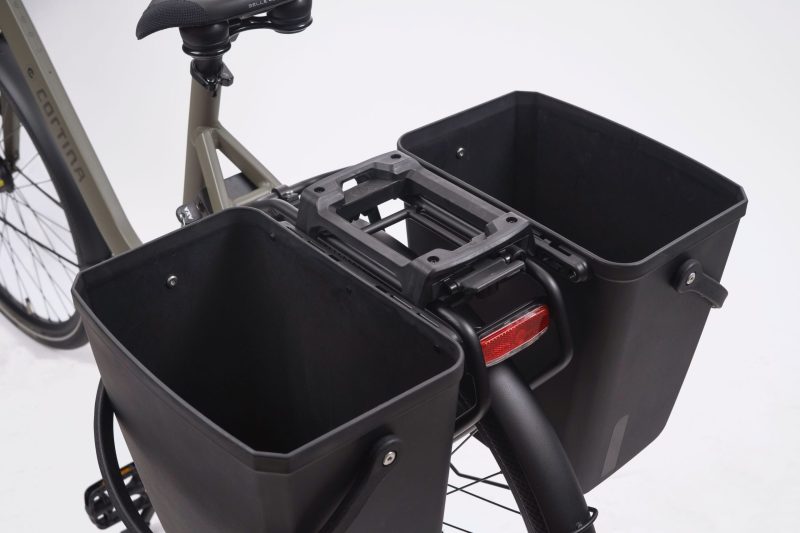 Rear view of CARRY SIDE Triple-X Box 22 Litre in black