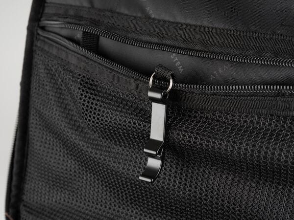 Close-up of zipper on COOL AVS Top Bag in grey