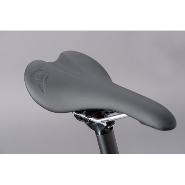 Croix De Fer 20 Red Comfortable Saddle Close-Up
