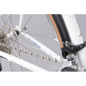 Equilibrium Large Steel Road Bike – Lightweight Reynolds 725 Frame, Classic Design (White) 10 Equilibrium Large Steel Road Bike Shimano 105 chainset details