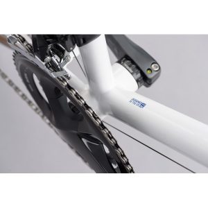 Equilibrium Large Steel Road Bike – Lightweight Reynolds 725 Frame, Classic Design (White) 11 Equilibrium Large Steel Road Bike Shimano 105 chainset details