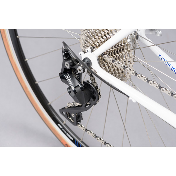 Equilibrium Large Steel Road Bike Shimano 105 rear derailleur