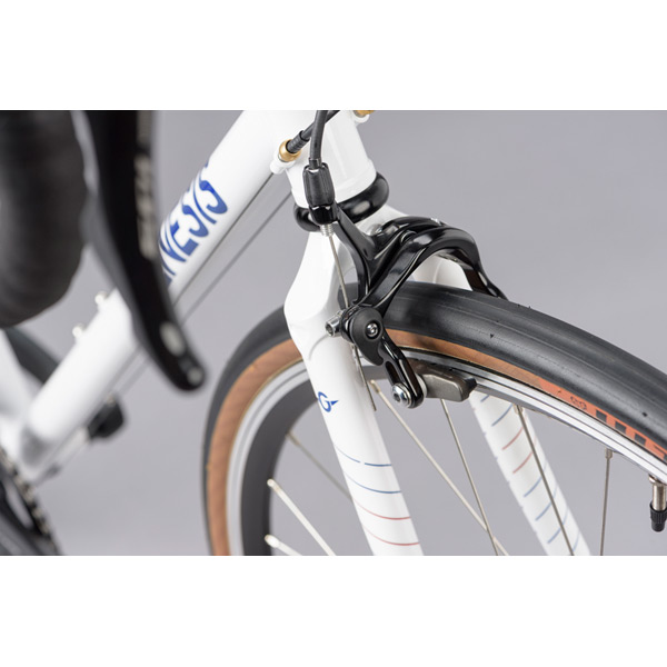 Equilibrium Large Steel Road Bike White front angle with fork