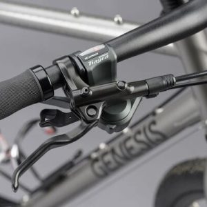 Croix De Fer 20 Flat Bar - Versatile Adventure Bike with Chromoly Steel Frame 11 gn21030 detail 09 grx edit