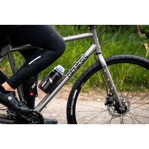 Croix De Fer 20 Flat Bar - Versatile Adventure Bike with Chromoly Steel Frame 12 gn21030 lifestyle 1
