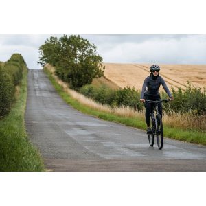 Croix De Fer 20 Flat Bar - Versatile Adventure Bike with Chromoly Steel Frame 14 gn21030 lifestyle 3