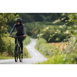 Croix De Fer 20 Flat Bar - Versatile Adventure Bike with Chromoly Steel Frame 15 gn21030 lifestyle 4