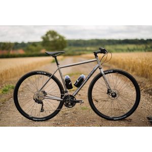 Croix De Fer 20 Flat Bar - Versatile Adventure Bike with Chromoly Steel Frame 16 gn21030 lifestyle 5