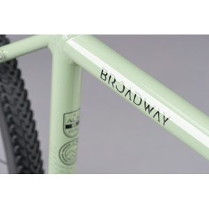 Broadway Large City Bike Fast, Comfortable Hybrid with Alloy Frame, 37mm Tires & Shimano Alivio 9 gn21240 detail 4