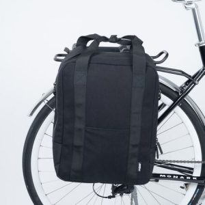 METRO SIDE Triple-X Bag with Laptop Compartment – Black – Commuter & Travel Pannier – Blue Door Bicycles 6 Close-up of Triple-X mounting system on METRO SIDE Triple-X Bag