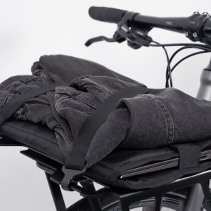 TRAYC AVS Loading Plate with Bungees – Black – Lightweight Cargo Platform for Front & Rear Carriers – Blue Door Bicycles 6 TRAYC AVS Loading Plate in black carrying a bag